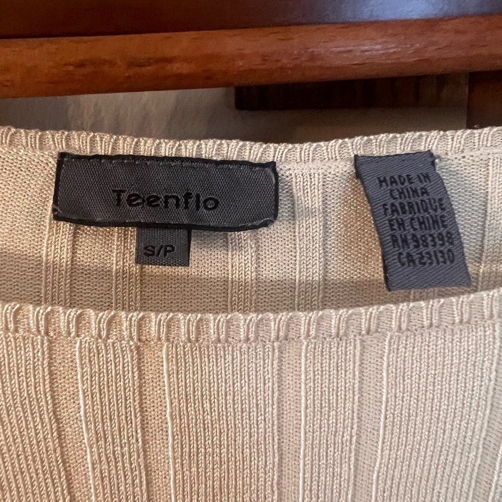 TEENFLO SILK BLEND KNIT TOP SIZE SMALL/PETITE - Picture 3 of 3